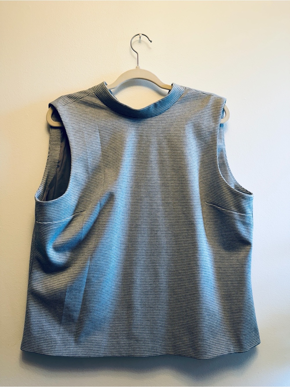 Ann Taylor Light Gray Textured Crewneck Tank